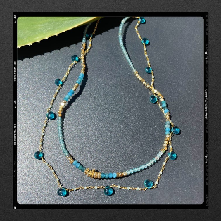 Les Poétisés collier double aqua pierres semi precieuses or 24k