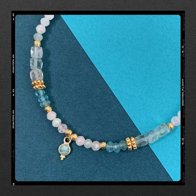 Les Poétisés bracelet aube pierres fines naturelles or 24 carats