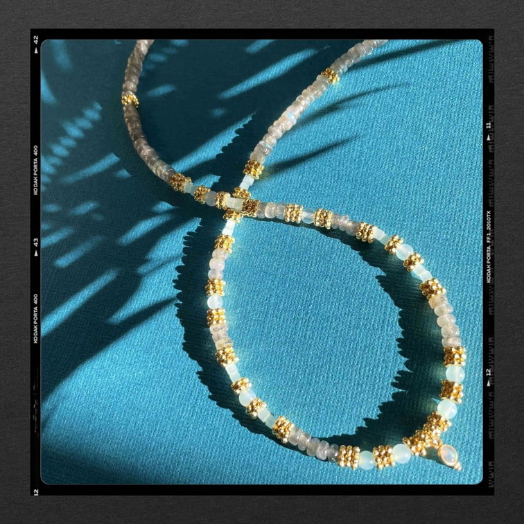 Les Poétisés collier foudre pierres fines naturelles or 24k