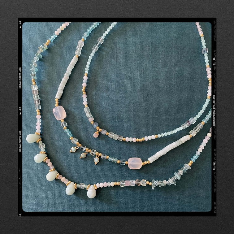 Les Poétisés collier oasis mix and match accumulation bijoux couleurs pastel
