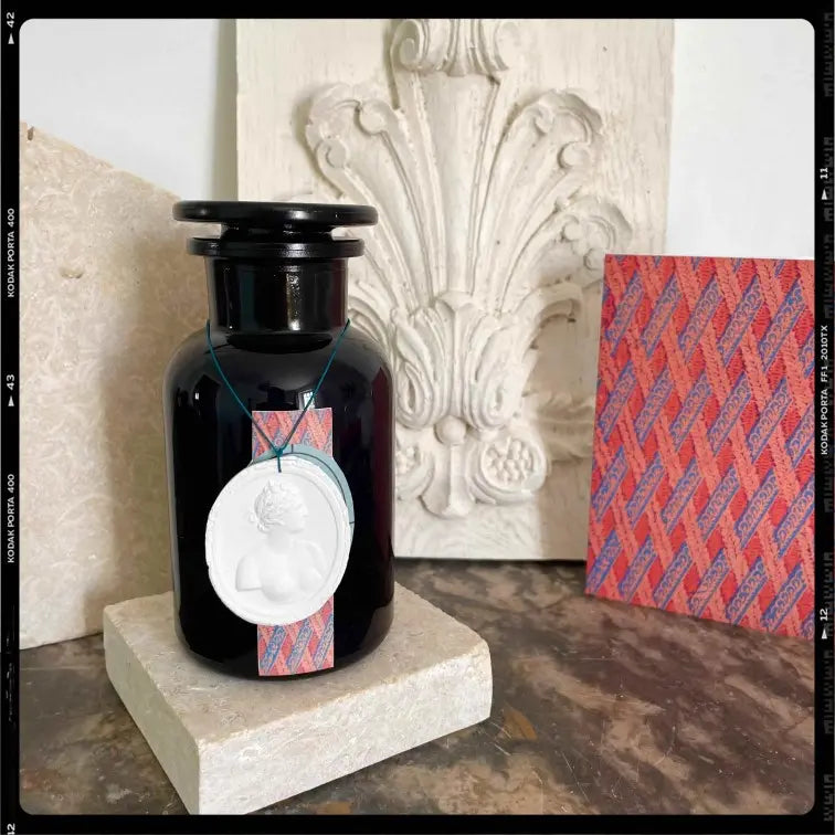 Les Poétisés bougie parfumée apothicaire camée déco