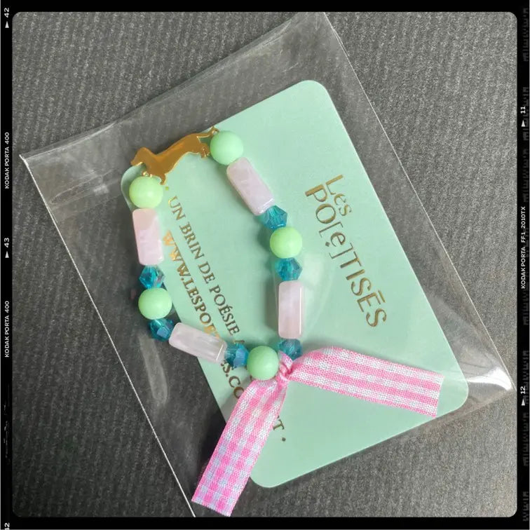 Les Poétisés bracelet enfant personnalisable fille rose vert médaille gravée teckel