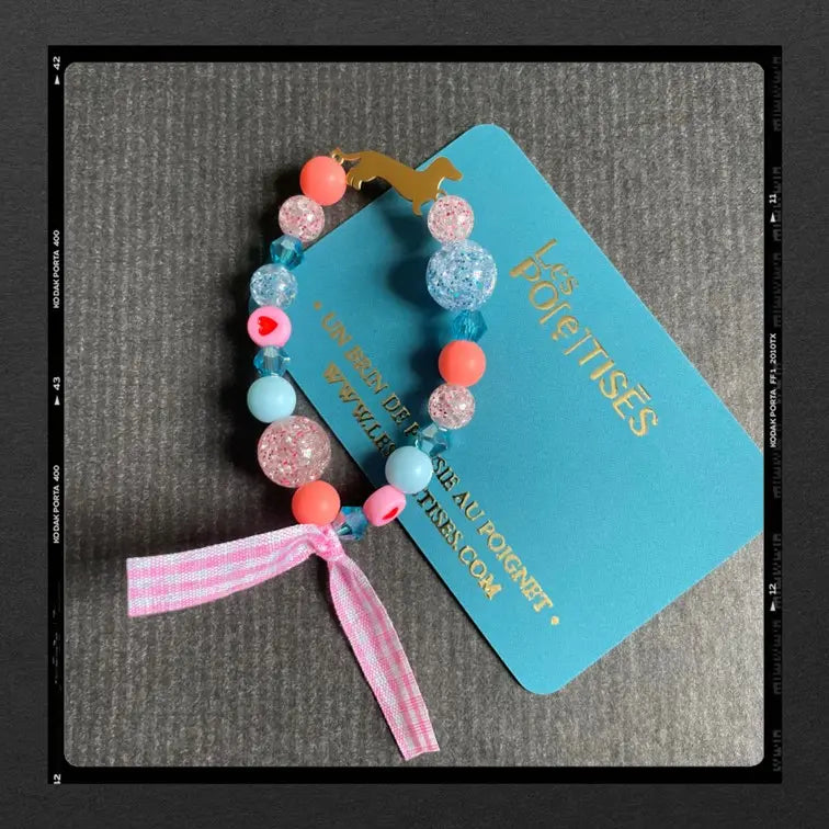 Les Poétisés bracelet enfant personnalisable paillettes bleu médaille gravée