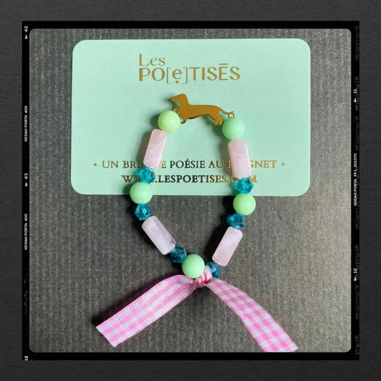 Les Poétisés bracelet enfant personnalisable rose vert pastel médaille gravée chien
