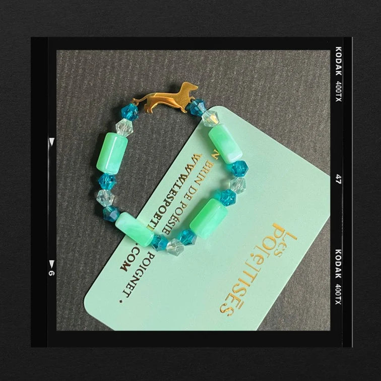 Les Poétisés bracelet enfant personnalisable vert mixte gravure médaille chien teckel
