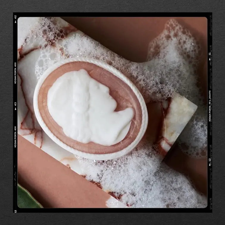Les Poétisés intaglio soap savon camée rose