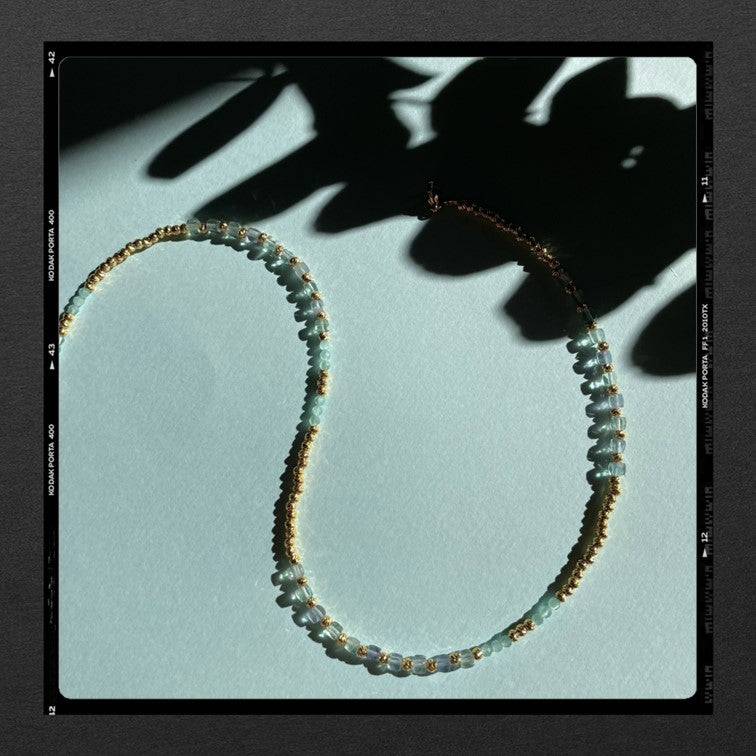 Les Poétisés - Asymétrie - collier - pierres fines - or 24k -pierres semi precieuses - bijou de creatrice - ecrin en liege - bleu