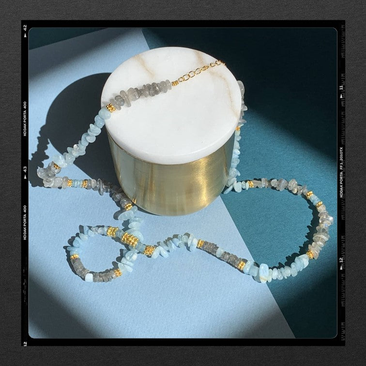 Les Poétisés collier sautoir pierres semi precieuses or 24k