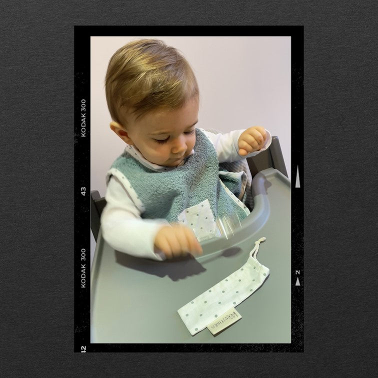 Les Poétisés - bavoir tablier - cuillère gravée personnalisée - cadeau de naissance - repas bébé enfant