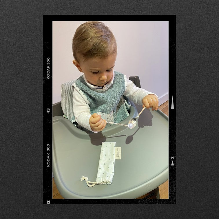 Les Poétisés - bavoir tablier - cuillère gravée personnalisée - cadeau de naissance - repas bébé enfant gourmand