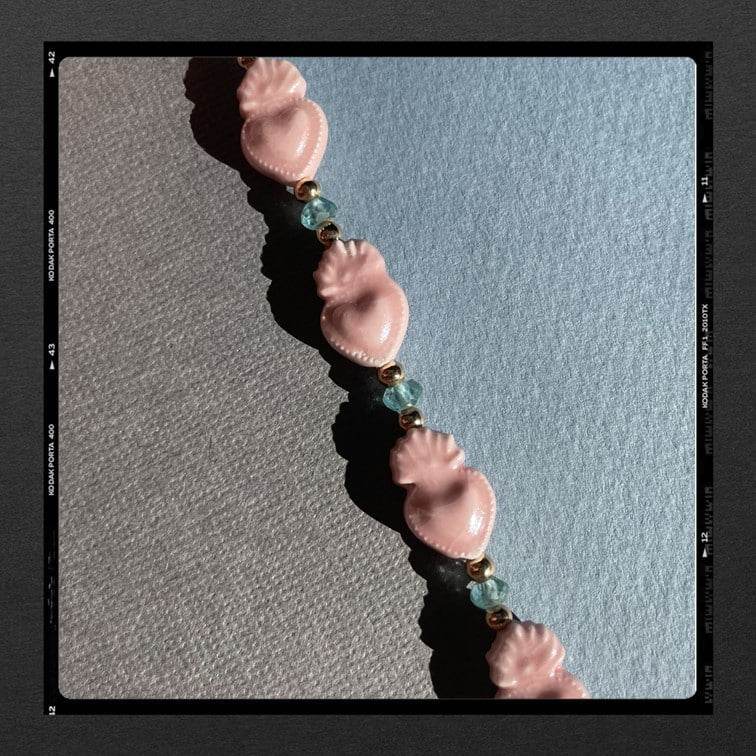 Les Poétisés bracelet  coeurs sacrés rose perles fines pierres semi precieuses bijou de créatrice