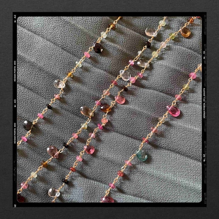 Les Poétisés collier joy chaine et pierres fines couleurs delicates cadeau femme