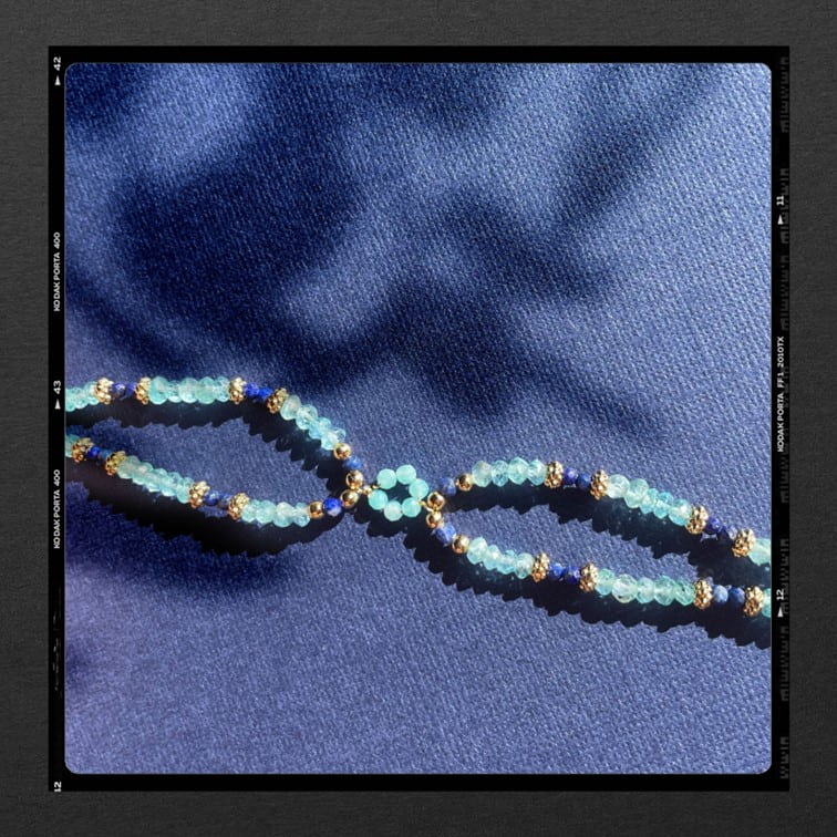 Les Poétisés bracelet manchette peace or 24k pierres semi precieuses ecrin liege