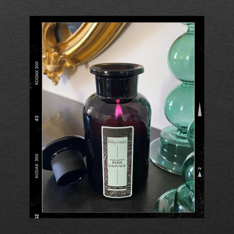 Les_Poetises_-_bougie_parfumee_naturelle_-_bougie_apothicaire_-_verre_noir_-_luxe