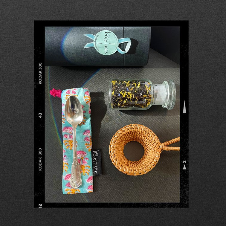 Les_Poetises_coffret_gourmand_the_cuillere_gravee_personnalisee_passoire_rotin_cadeau_femme