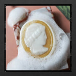Les Poétisés intaglio soap savon camée jaune