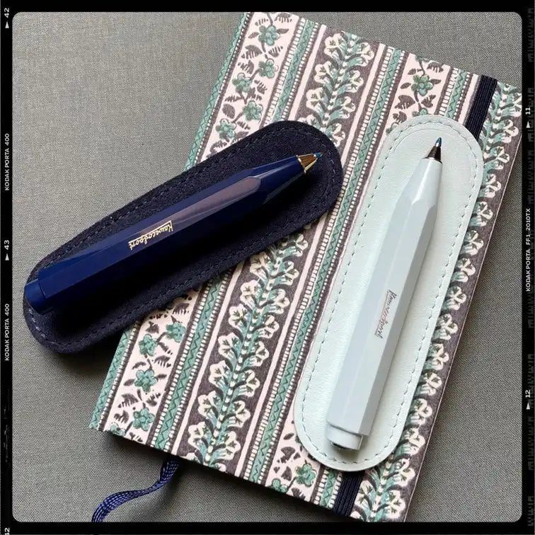 Les Poétisés stylo bille bleu marine classic sport kaweco écrire