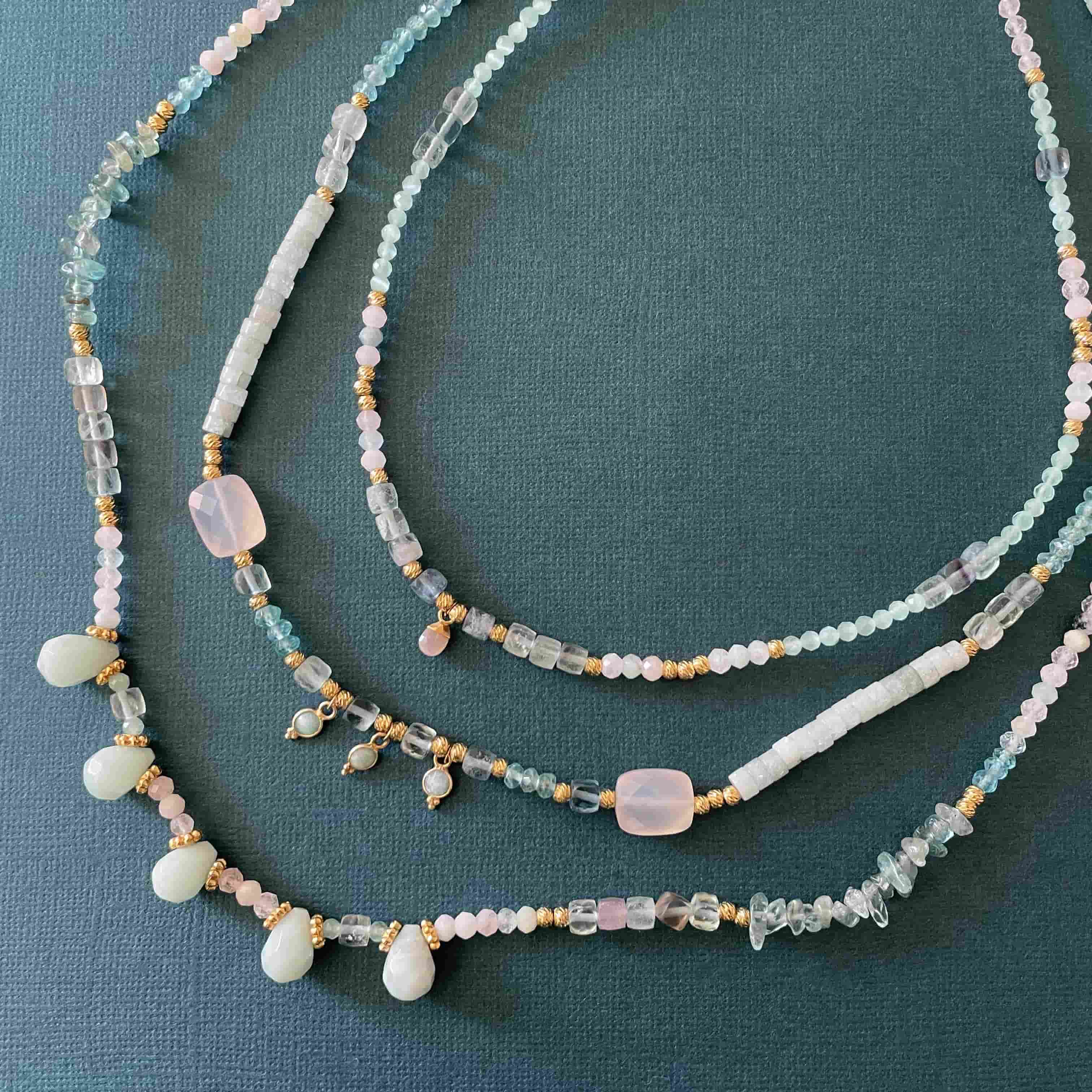 Les Poetises - trio de colliers - accumulation - pierres semi precieuses - or fin - bijoux de creatrice
